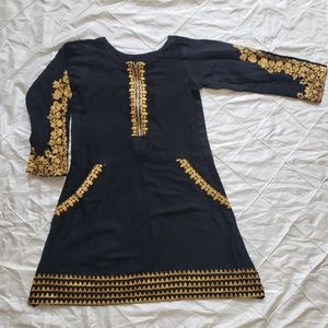 Girls' embroidered Kurta/ Dress